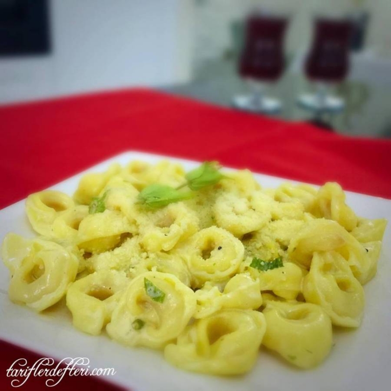 Adaçayı Soslu Tortellini